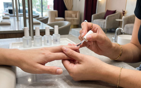 Base Coat & Top Coat : À Quoi Ça Sert et Comment les Choisir